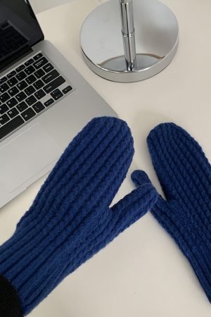 Winter Women's Cute Japanese-Style Fingerless Knitted Cycling Gloves - Warm & Cold-Resistant Fashion Accessory
