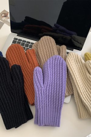 Winter Women's Cute Japanese-Style Fingerless Knitted Cycling Gloves - Warm & Cold-Resistant Fashion Accessory