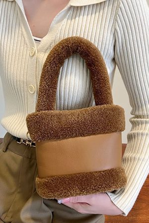Women's 2025 Spring Summer Lamb Wool Bucket Bag, Color-Blocking Fluffy Handheld Plush Handbag