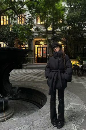Women's 2025 Winter Short Down Jacket in Pumpkin/Black - Petite Fit, 90% White Duck Down, High-Quality Warmth, Trendy Style