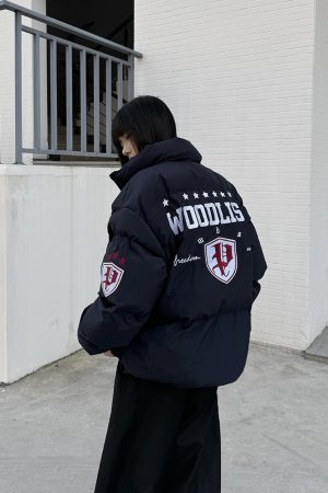 Women's American Retro Stand Collar Cotton Puffer Coat - Thickened Winter Jacket with Trendy Badge Design for Couples