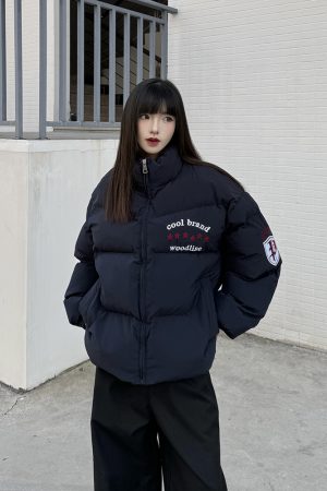 Women's American Retro Stand Collar Cotton Puffer Coat - Thickened Winter Jacket with Trendy Badge Design for Couples