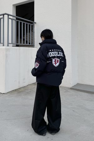 Women's American Retro Stand Collar Cotton Puffer Coat - Thickened Winter Jacket with Trendy Badge Design for Couples