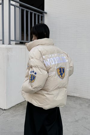Women's American Retro Stand Collar Cotton Puffer Coat - Thickened Winter Jacket with Trendy Badge Design for Couples
