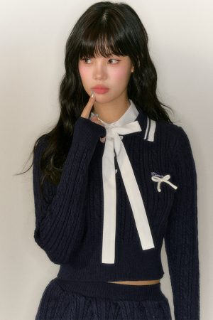 Women's Autumn Pullover Sweater - Short Knitted Top with Long Sleeves for a Cozy Weekend Look