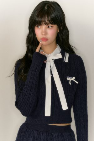 Women's Autumn Pullover Sweater - Short Knitted Top with Long Sleeves for a Cozy Weekend Look