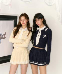 Women's Autumn Pullover Sweater - Short Knitted Top with Long Sleeves for a Cozy Weekend Look