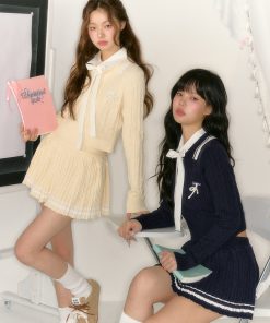 Women's Autumn Pullover Sweater - Short Knitted Top with Long Sleeves for a Cozy Weekend Look