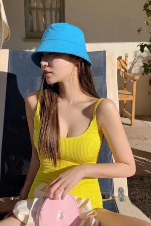 Women's Backless One-Piece Swimsuit - Sexy Solid Color, Slimming Tummy-Covering Design, Minimalist Style for Hot Springs
