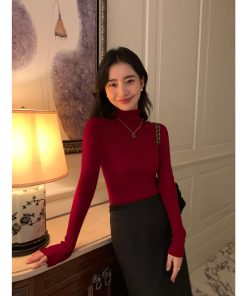 Women's Black Turtleneck Wool Base Layer - Slim Fit, Flattering Knitted Top for Autumn and Winter, Versatile Stylish Essential