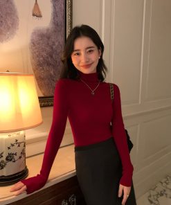 Women's Black Turtleneck Wool Base Layer - Slim Fit, Flattering Knitted Top for Autumn and Winter, Versatile Stylish Essential