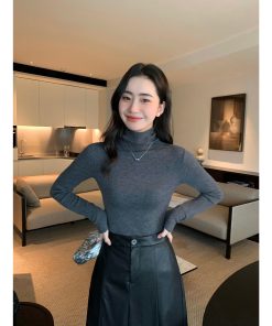 Women's Black Turtleneck Wool Base Layer - Slim Fit, Flattering Knitted Top for Autumn and Winter, Versatile Stylish Essential