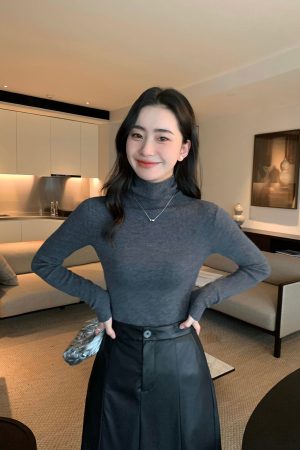 Women's Black Turtleneck Wool Base Layer - Slim Fit, Flattering Knitted Top for Autumn and Winter, Versatile Stylish Essential