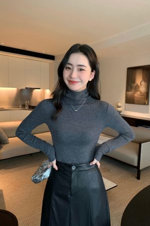 Women's Black Turtleneck Wool Base Layer - Slim Fit, Flattering Knitted Top for Autumn and Winter, Versatile Stylish Essential