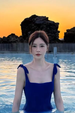 Women's Celebrity-Style One-Piece Triangle Tie Swimsuit - Slimming, Tummy-Covering Design for Hot Springs and Island Vacations