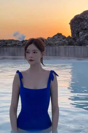 Women's Celebrity-Style One-Piece Triangle Tie Swimsuit - Slimming, Tummy-Covering Design for Hot Springs and Island Vacations