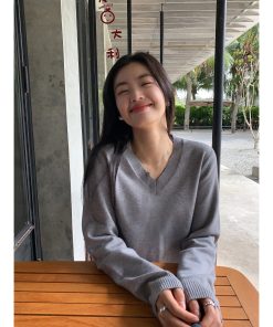 Women's Elegant V-Neck Sweater - Loose Fit, Slimming Knit Pullover Top for Spring & Autumn, High-End Quality Fashion