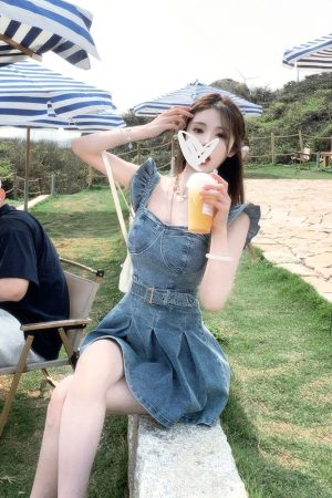 Women's French-Style Blue Denim Dress, Waist-Cinching, Spaghetti Strap, Pleated Short Skirt, Summer Fashion, Chic & Sexy Look