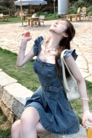 Women's French-Style Blue Denim Dress, Waist-Cinching, Spaghetti Strap, Pleated Short Skirt, Summer Fashion, Chic & Sexy Look