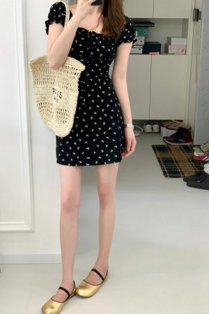 Women's French-Style Square Neck Butterfly Knot Printed Dress - Elegant One-Shoulder, Waist-Cinching Short Skirt for Summer, Petite Fashion