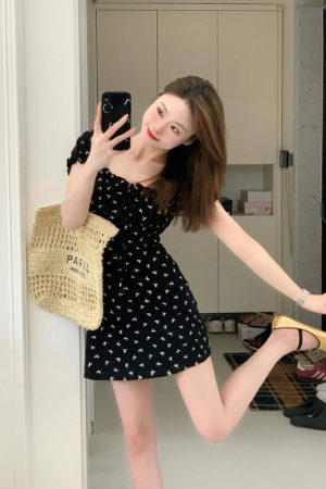 Women's French-Style Square Neck Butterfly Knot Printed Dress - Elegant One-Shoulder, Waist-Cinching Short Skirt for Summer, Petite Fashion