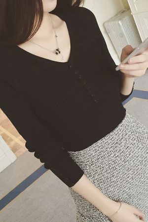 Women's Hong Kong Style V-Neck Button Top, Tight-Fitting Long Sleeve Sweater, Versatile Knitted Base Shirt for Autumn & Winter Fashion