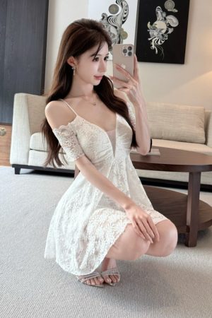 Women's Low-Cut Deep V-Neck Lace Camisole Dress - Slimming Waist-Cinching Evening Gown for Nightclub & Sexy Events