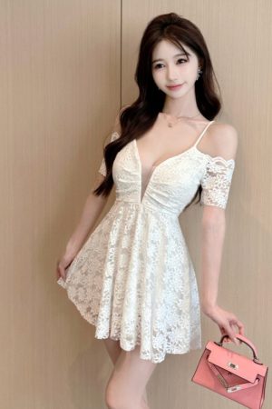 Women's Low-Cut Deep V-Neck Lace Camisole Dress - Slimming Waist-Cinching Evening Gown for Nightclub & Sexy Events
