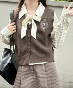 Women's Pudding Bear Knitted Vest - V-Neck Sleeveless Jacket for Autumn & Winter Layering, Cute Academy Style