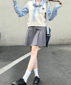 Women's Pudding Bear Knitted Vest - V-Neck Sleeveless Jacket for Autumn & Winter Layering, Cute Academy Style