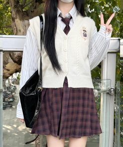 Women's Pudding Bear Knitted Vest - V-Neck Sleeveless Jacket for Autumn & Winter Layering, Cute Academy Style