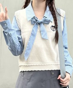 Women's Pudding Bear Knitted Vest - V-Neck Sleeveless Jacket for Autumn & Winter Layering, Cute Academy Style