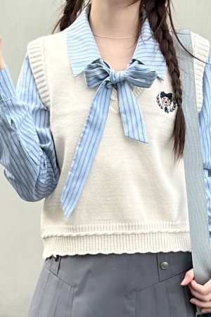 Women's Pudding Bear Knitted Vest - V-Neck Sleeveless Jacket for Autumn & Winter Layering, Cute Academy Style