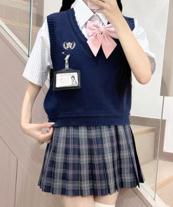 Women's Pudding Bear Knitted Vest - V-Neck Sleeveless Jacket for Autumn & Winter Layering, Cute Academy Style