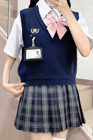 Women's Pudding Bear Knitted Vest - V-Neck Sleeveless Jacket for Autumn & Winter Layering, Cute Academy Style