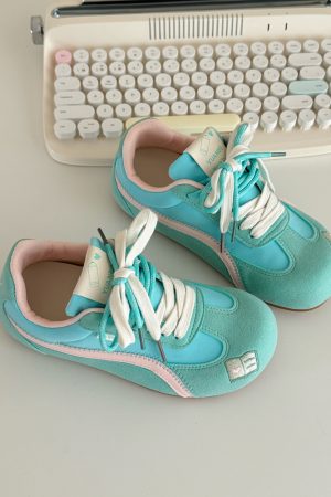 Women's Retro Black and White De Xun Sneakers - Breathable Thin Sole Casual Summer Shoes