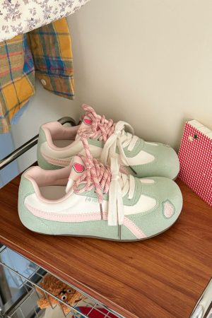 Women's Retro Black and White De Xun Sneakers - Breathable Thin Sole Casual Summer Shoes