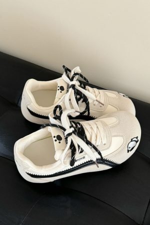 Women's Retro Black and White De Xun Sneakers - Breathable Thin Sole Casual Summer Shoes