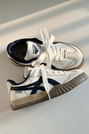 Women's Retro Casual Sneakers - Versatile White Sneakers for Autumn Winter 2025 - Trendy Niche Style