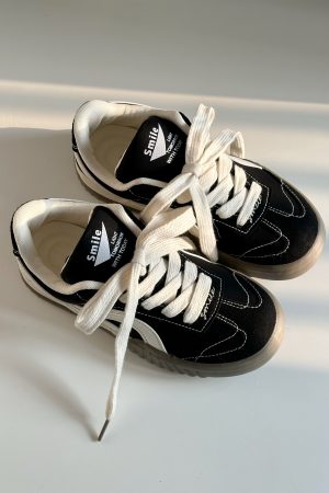 Women's Retro Casual Sneakers - Versatile White Sneakers for Autumn Winter 2025 - Trendy Niche Style
