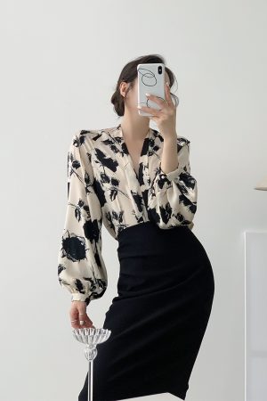 Women's Retro Chinese-Style Ink Painting V-Neck Lantern Sleeve Satin Drape Sun-Protective Shirt