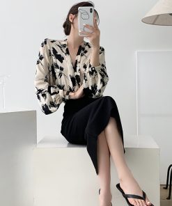 Women's Retro Chinese-Style Ink Painting V-Neck Lantern Sleeve Satin Drape Sun-Protective Shirt