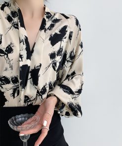 Women's Retro Chinese-Style Ink Painting V-Neck Lantern Sleeve Satin Drape Sun-Protective Shirt