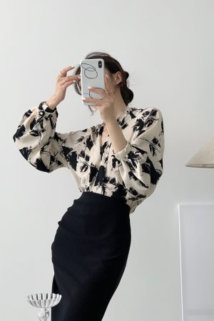 Women's Retro Chinese-Style Ink Painting V-Neck Lantern Sleeve Satin Drape Sun-Protective Shirt