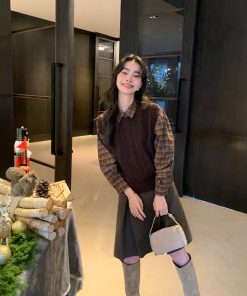 Women's Round Neck Cable Knit Vest - Stylish Sleeveless Pullover Cardigan Top for Casual and Chic Outfits