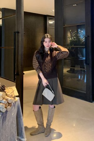 Women's Round Neck Cable Knit Vest - Stylish Sleeveless Pullover Cardigan Top for Casual and Chic Outfits