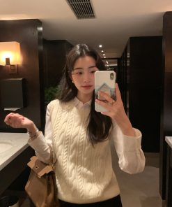 Women's Round Neck Cable Knit Vest - Stylish Sleeveless Pullover Cardigan Top for Casual and Chic Outfits