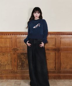 Women's Round Neck Pullover Sweater - 70% Wool, Short Knit Top, Chic Design, Clearance Sale