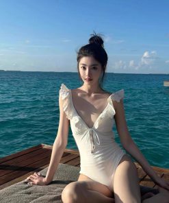 Women's Ruffled One-Piece Swimsuit - Tummy-Control, Slimming Beach Vacation Design for Hot Springs & Conservative Style