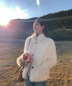 Women's Short Loose Faux Fur Coat - Elegant Plush Jacket for Winter, High-End Quality, Warm & Stylish Outerwear